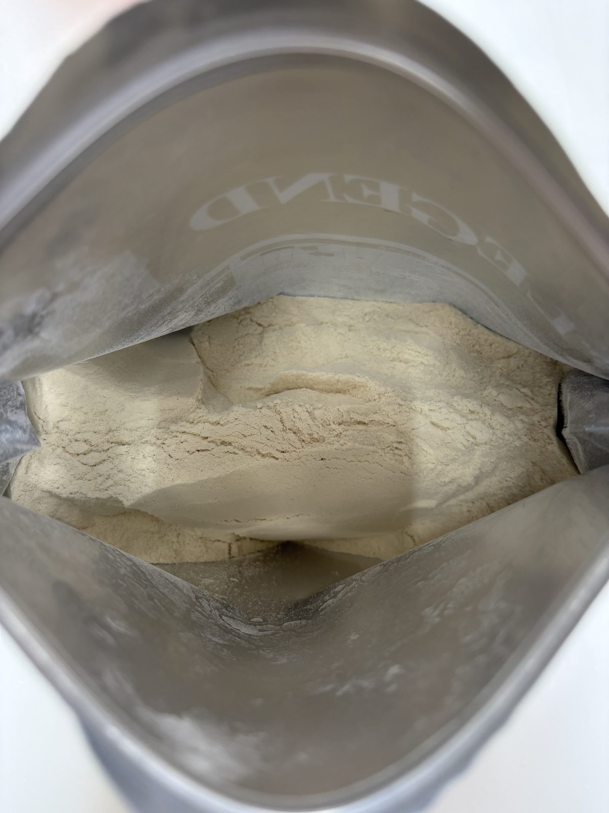 開封した袋の中のベリベリベリー風味の粉