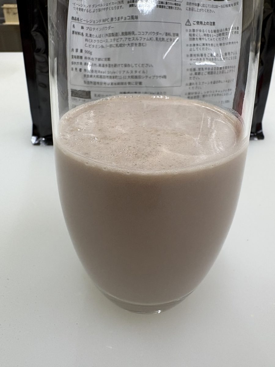 グラスに注いだ激うまチョコ風味